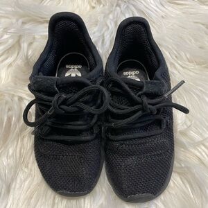 Adidas black sneakers toddler🖤